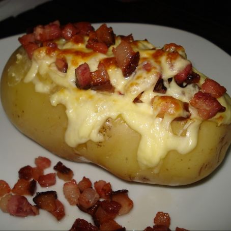 Batata recheada com requeijão e calabresa