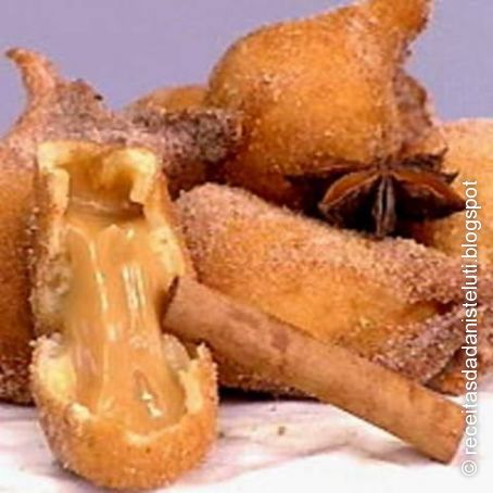 Bolinho de chuva recheado