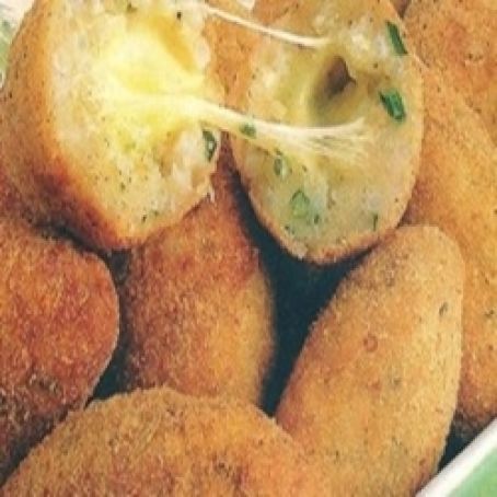 Bolinho de arroz com queijo empanado