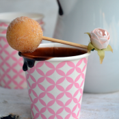 Bolinho de chuva com calda de brigadeiro