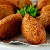 Bolinho de bacalhau com massa de batata