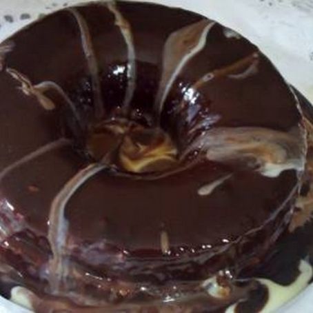 Bolo de chocolate com recheio de leite ninho