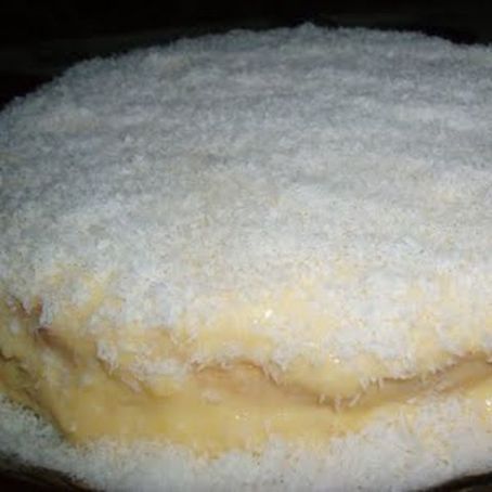 Bolo de coco e leite condensado