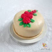 Bolo coberto com pasta americana de amendoim