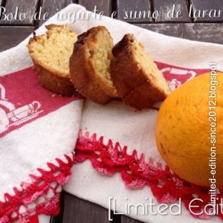 Bolo de sumo de laranja e iogurte