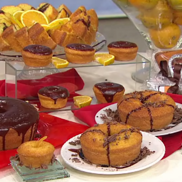 Bolo de Laranja com casca com cobertura de chocolate