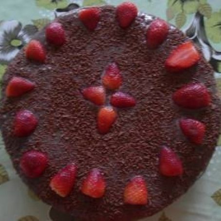 bolo de brigadeiro com morango maravilhoso