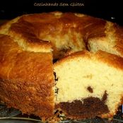 Bolo de iogurte com flocos de coco e chocolate