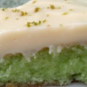 Bolo de limão verde com cobertura de mousse de limão