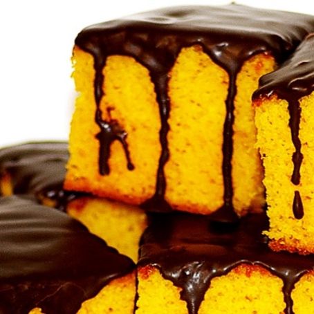 Bolo de cenoura com calda de chocolate de liquidificador 