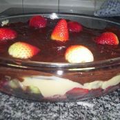 Bombom de morango na travessa