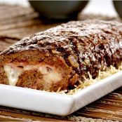 Rocambole de carne moída com queijo e presunto