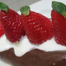 Canoas de Brigadeiro com morango