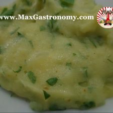 Purê de batata com salsa ao curry