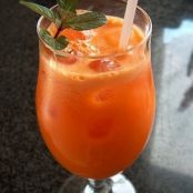 Suco de Cenoura, Maçã, Gengibre e Salsinha