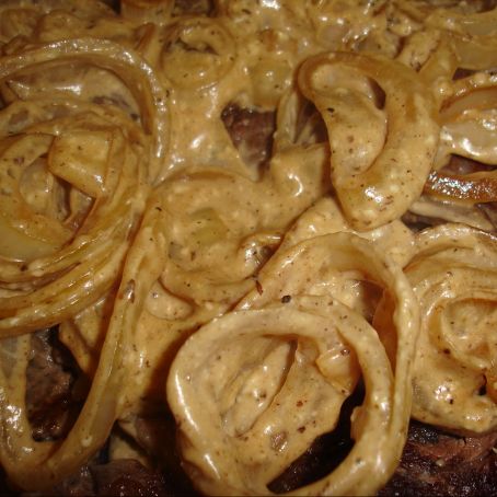 Bife acebolado com molho de maionese