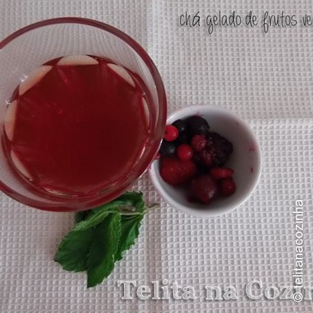 chá gelado de frutos vermelhos