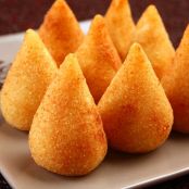 Coxinha de frango com farinha de milho