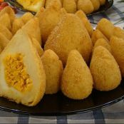 Coxinha de frango de massa de batata