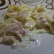 Macarrão com presunto e molho branco