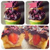 Cupcake Bombom de Morango