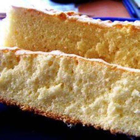 Bolo simples com 3 ingredientes