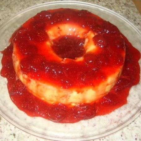 Brigadeirão Branco com Calda de Morango delícia 