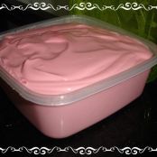 Mousse de morango de liquidificador com suco em pó