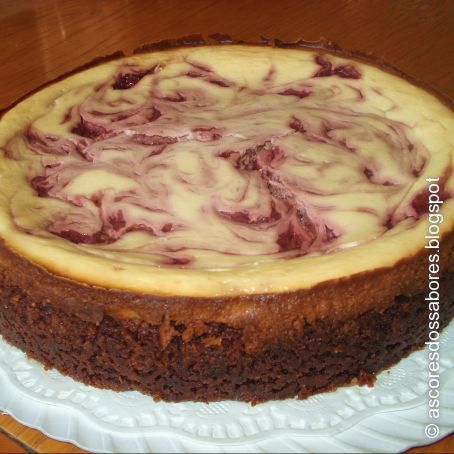 Cheesecake com morangos e chocolate delícia