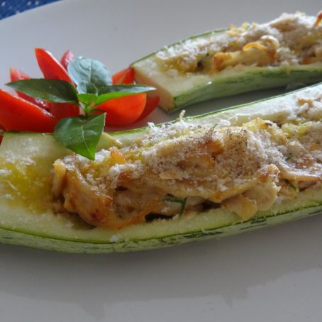 Abobrinha recheada com frango e cream cheese