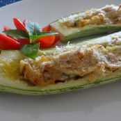 Abobrinha recheada com frango e cream cheese