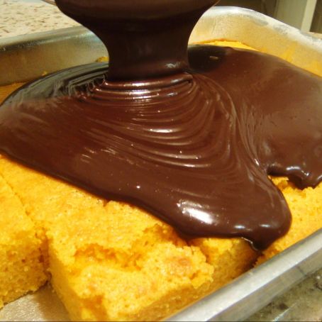 Bolo de cenoura com chocolate
