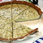 Torta de alho-poró vegetariana e sem lactose