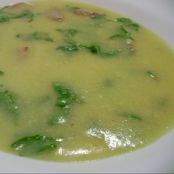 Sopa de fubá com carne moída e couve