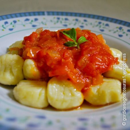 Nhoque ao molho sugo