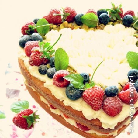 Bolo Esponja com Frutos Vermelhos - Sponge Cake with Berries