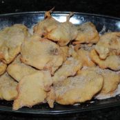 Bolinho de chuva com banana e pedaços de chocolate