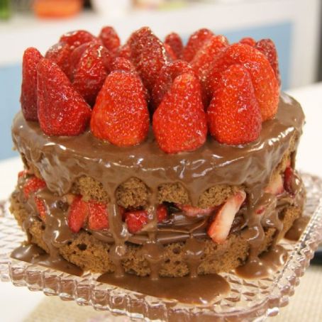 Bolo de Chocolate com Morangos