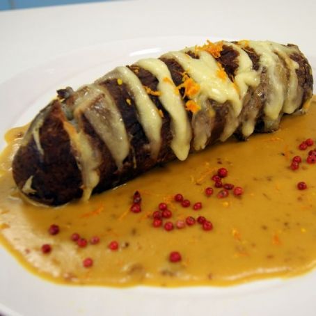 Lagarto Recheado com Queijo ao Molho Cremoso de Laranja