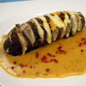 Lagarto Recheado com Queijo ao Molho Cremoso de Laranja