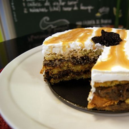 Bolo de Ameixa Seca com Doce de Leite