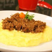 Ragú de Osso Buco com Polenta Cremosa