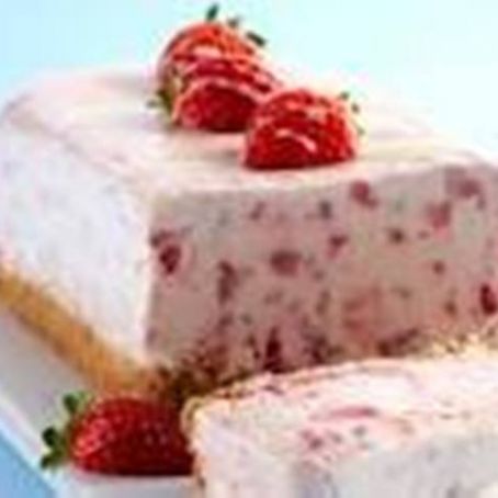 Gelado de leite condensado com frutas vermelhas