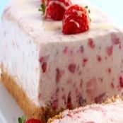 Gelado de leite condensado com frutas vermelhas