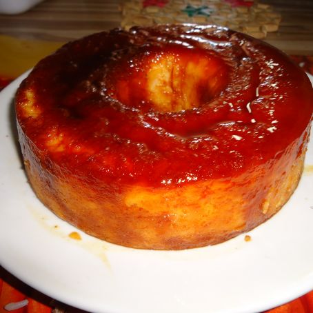 Pudim de pão com calda queimada