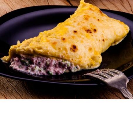 Panqueca Com Lombo Defumado e Molho Gratinado de Milho