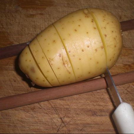 Batata fatiada, assada e recheada