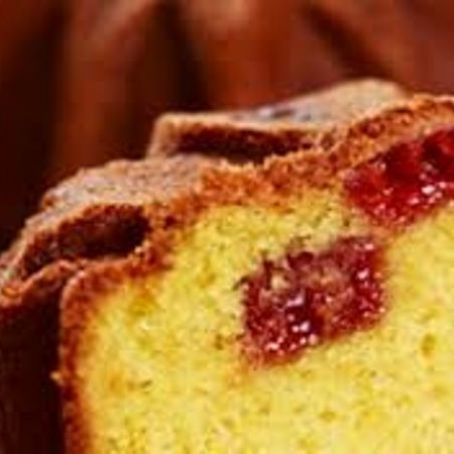 Bolo de fubá com goiabada