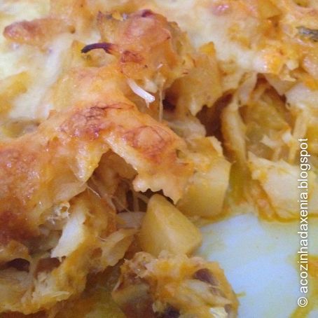 Bacalhau gratinado no forno com cenoura
