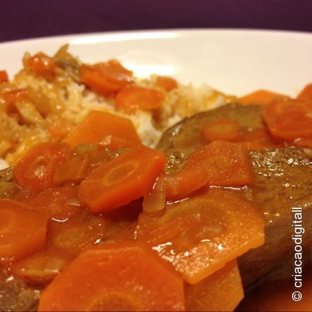 Guisado de carnes com legumes